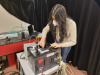 La dottoranda Valentina Lorusso utilizza la strumentazione “gemella” dello strumento in volo sulla Stazione Spaziale Internazionale